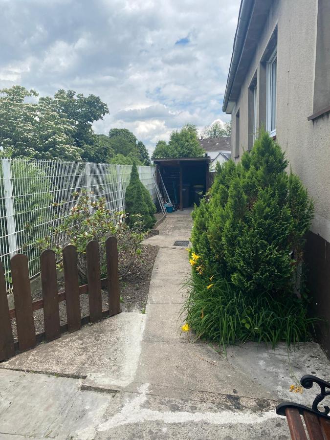 Ruhige Freistehender Bungalow Mit Parkplatz ベックム エクステリア 写真